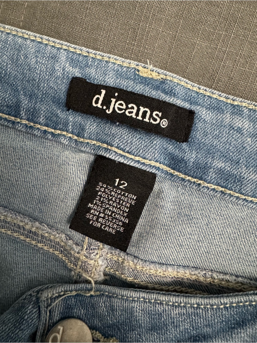 d. jeans Light Wash Denim Rolled Hem Shorts - Picture 3 of 4